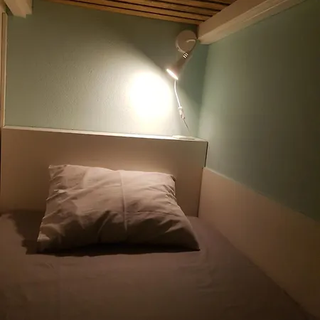 Conde Surf Camp - Capsule Beds Female Dorm *