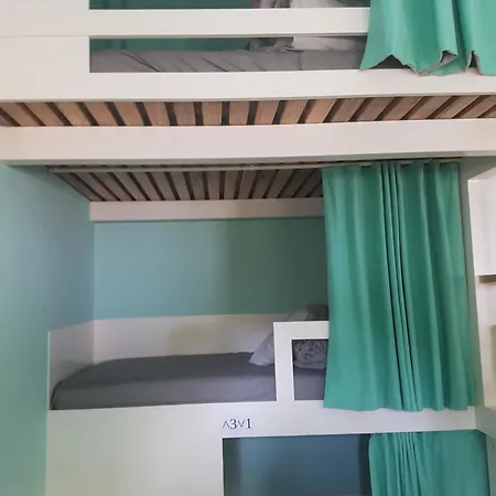 Hostel Conde Surf Camp - Capsule Beds Female Dorm Vila do Conde