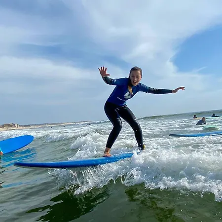 אכסניה Conde Surf Camp - Capsule Beds Female Dorm