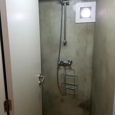 Conde Surf Camp - Capsule Beds Female Dorm *