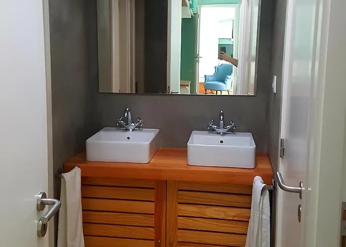 Conde Surf Camp - Capsule Beds Female Dorm Vila do Conde