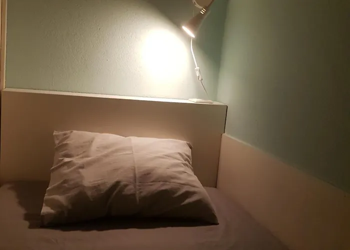 Conde Surf Camp - Capsule Beds Female Dorm *