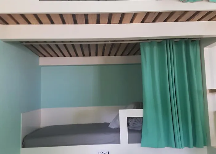 Albergue Conde Surf Camp - Capsule Beds Female Dorm Vila do Conde